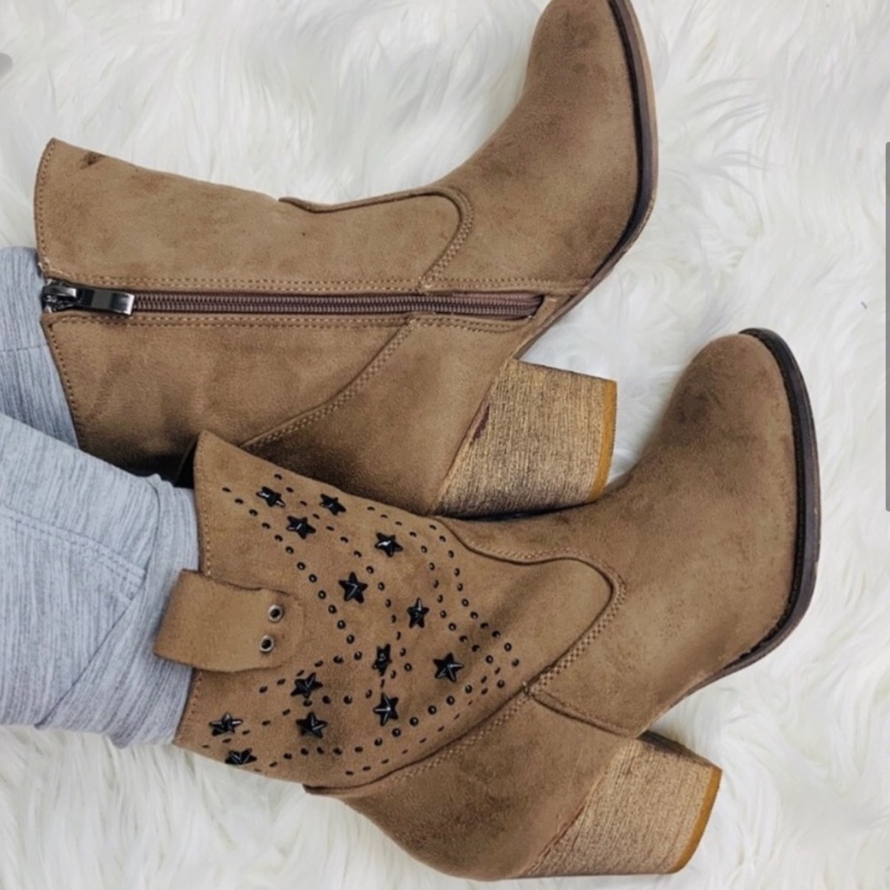 Country Chic Star Booties With 3” Heel - Picture 4 of 13